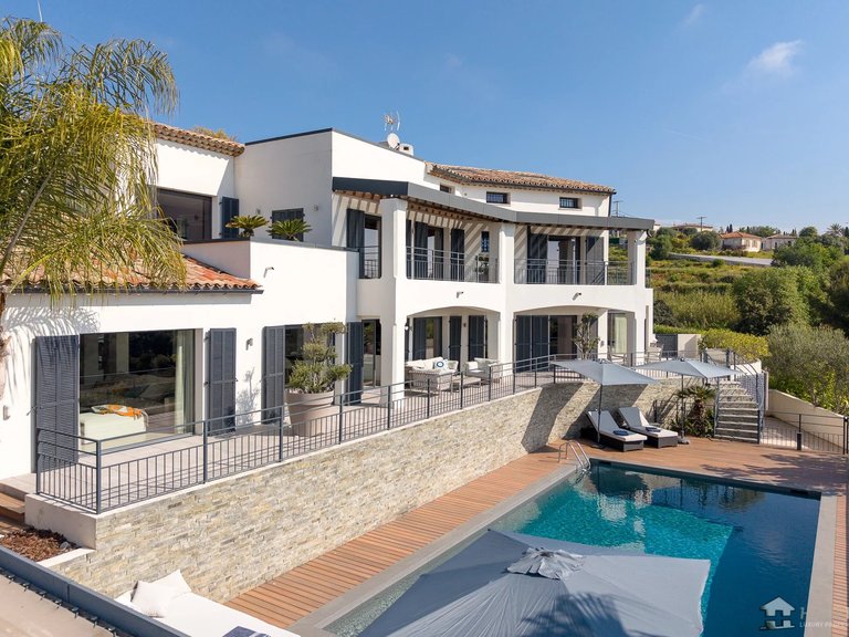 Villa for Sale in Cagnes Sur Mer, Antibes Area 3