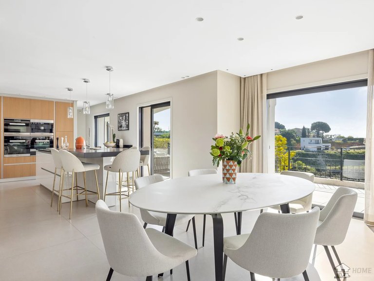 Villa for Sale in Cagnes Sur Mer, Antibes Area 7