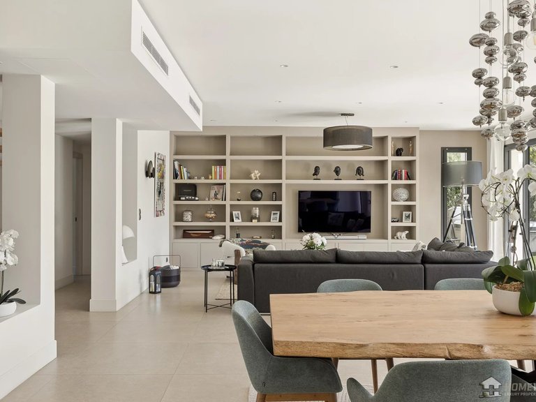 Villa for Sale in St Paul, Vence, St. Paul Area 9