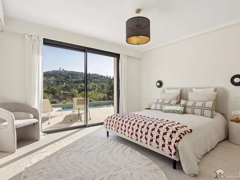 Villa for Sale in St Paul, Vence, St. Paul Area 11