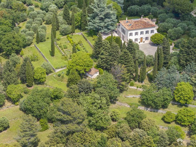 Villa for Sale in Grasse, Mougins, Valbonne, Grasse Area 18