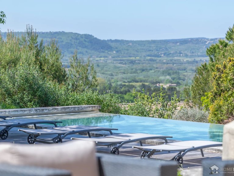 Villa for Sale in Roussillon, The Luberon / Vaucluse 1