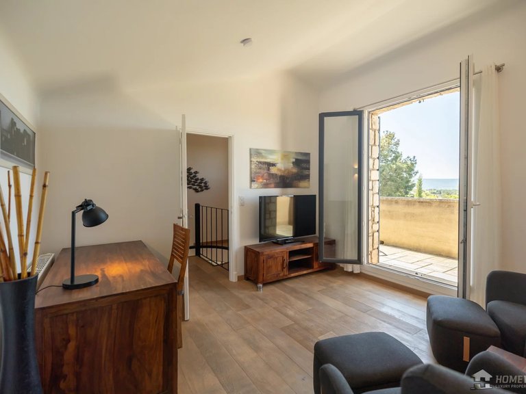 Villa for Sale in Roussillon, The Luberon / Vaucluse 4