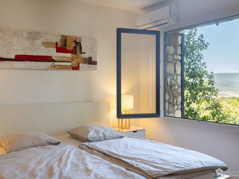Villa for Sale in Roussillon, The Luberon / Vaucluse 6