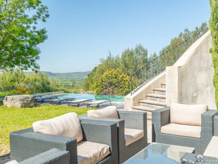Villa for Sale in Roussillon, The Luberon / Vaucluse 7