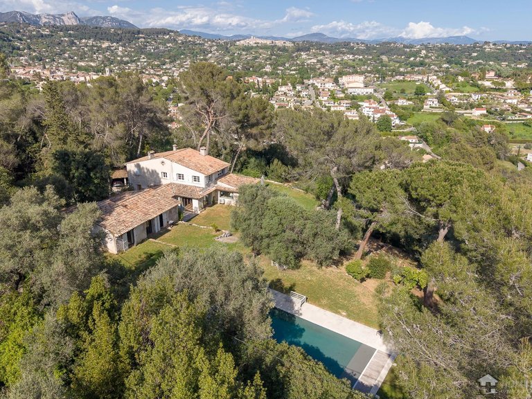 Villa for Sale in La Colle Sur Loup, Vence, St. Paul Area 1