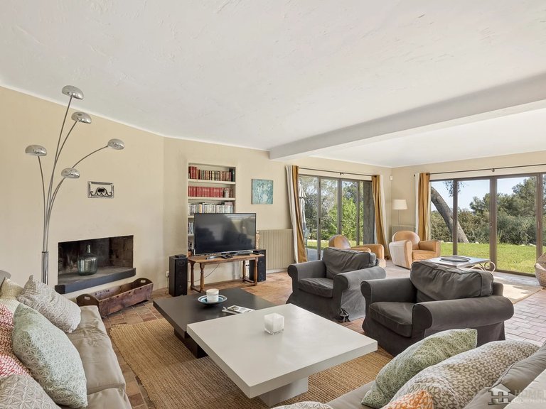 Villa for Sale in La Colle Sur Loup, Vence, St. Paul Area 5