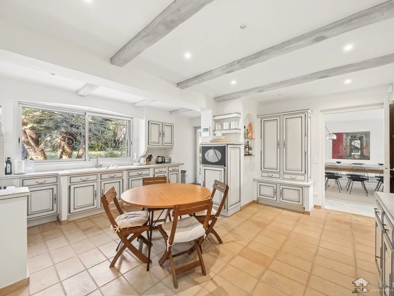 Villa for Sale in St Paul, Vence, St. Paul Area 8
