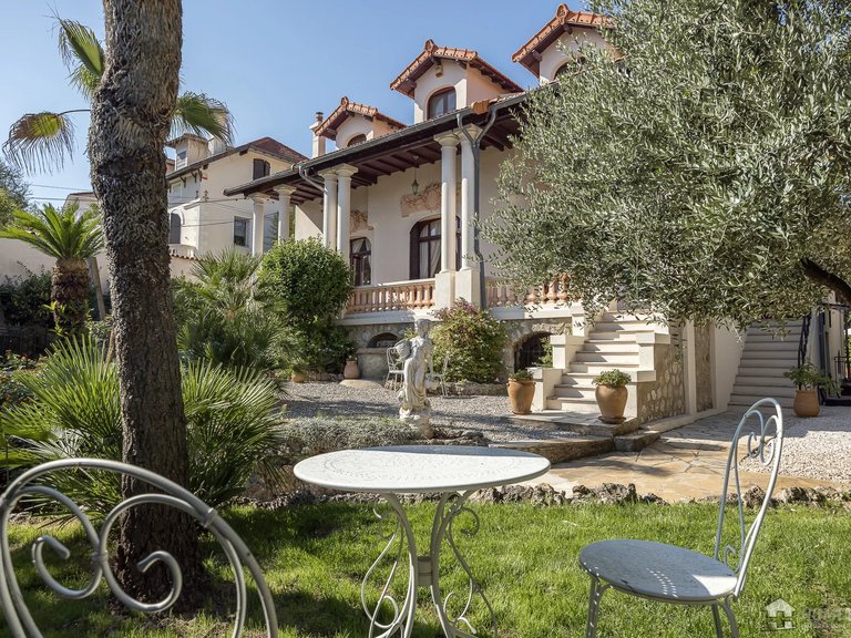 Villa for Sale in Cannes, Cannes Area 8