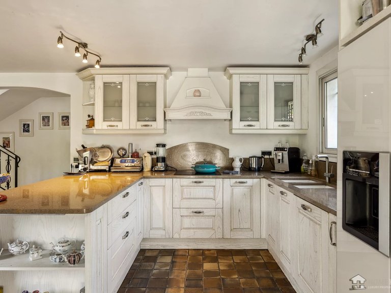 Villa for Sale in Cannes, Cannes Area 8