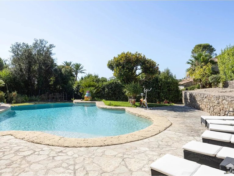 Villa for Sale in Antibes, Antibes Area 8