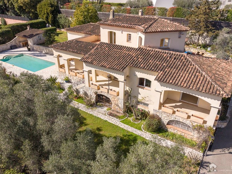 Villa for Sale in Antibes, Antibes Area 6