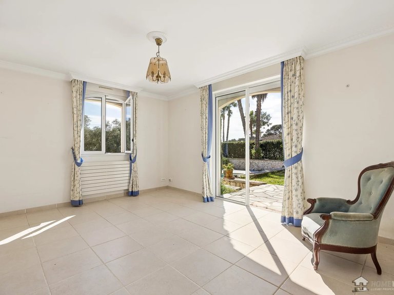 Villa for Sale in Antibes, Antibes Area 8