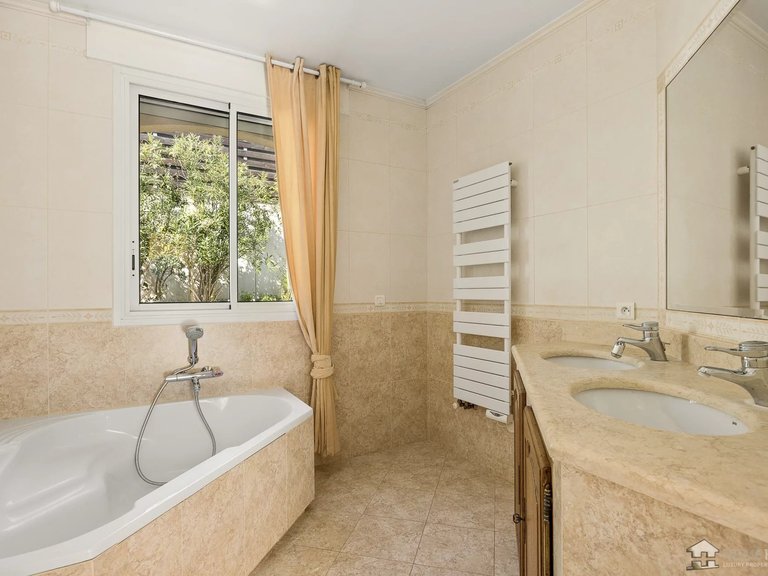 Villa for Sale in Antibes, Antibes Area 9