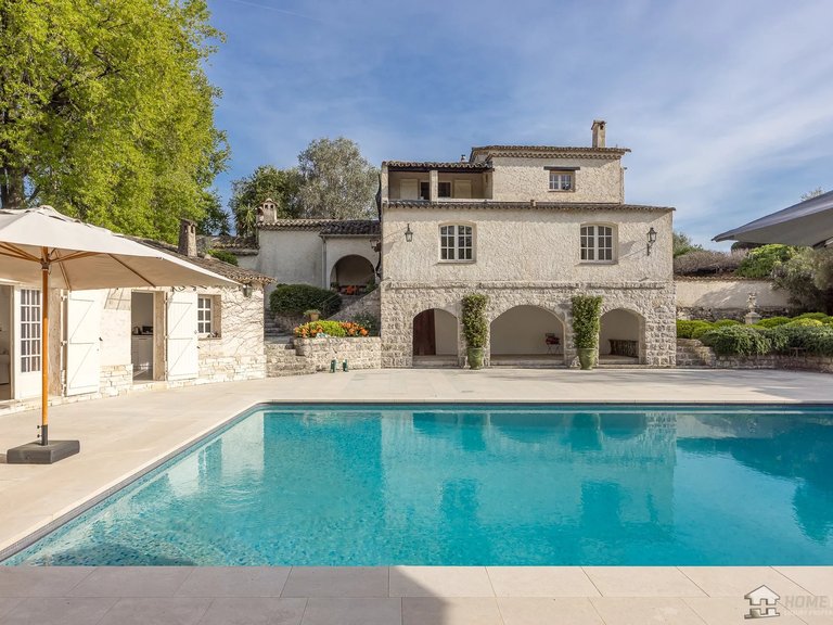 Villa for Sale in Vence, Vence, St. Paul Area 2