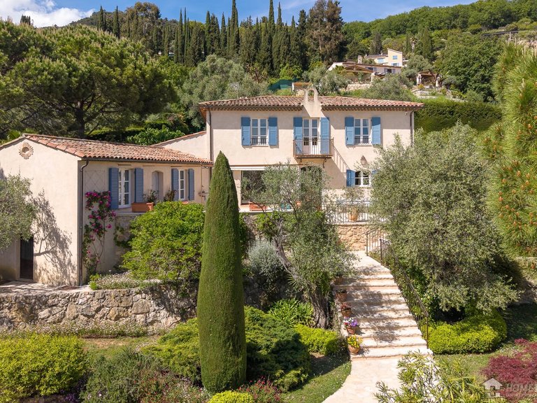 Villa for Sale in Vence, Vence, St. Paul Area 2