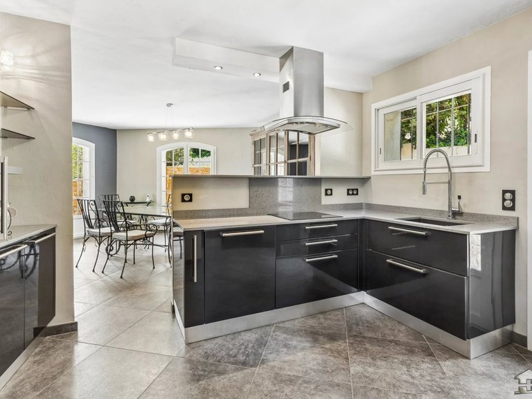 Villa for Sale in Opio, Mougins, Valbonne, Grasse Area 7