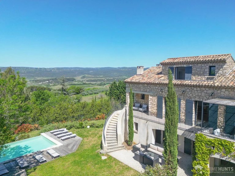 Villa for Sale in Roussillon, The Luberon / Vaucluse 8