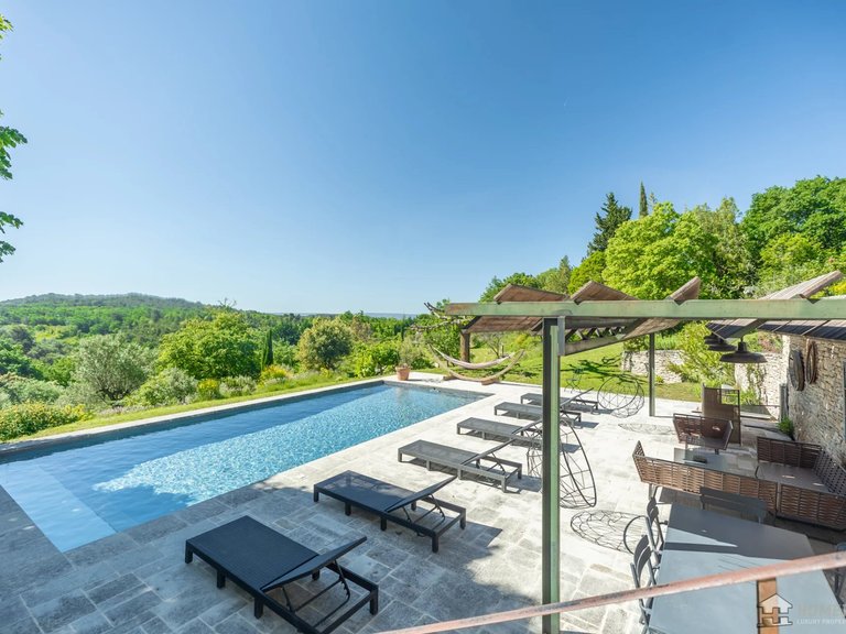 Villa for Sale in Murs, The Luberon / Vaucluse 2