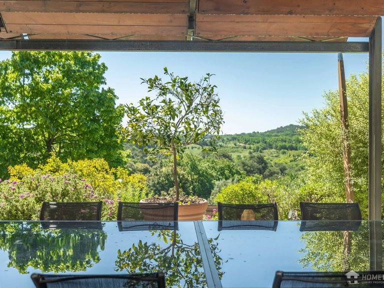 Villa for Sale in Murs, The Luberon / Vaucluse 3
