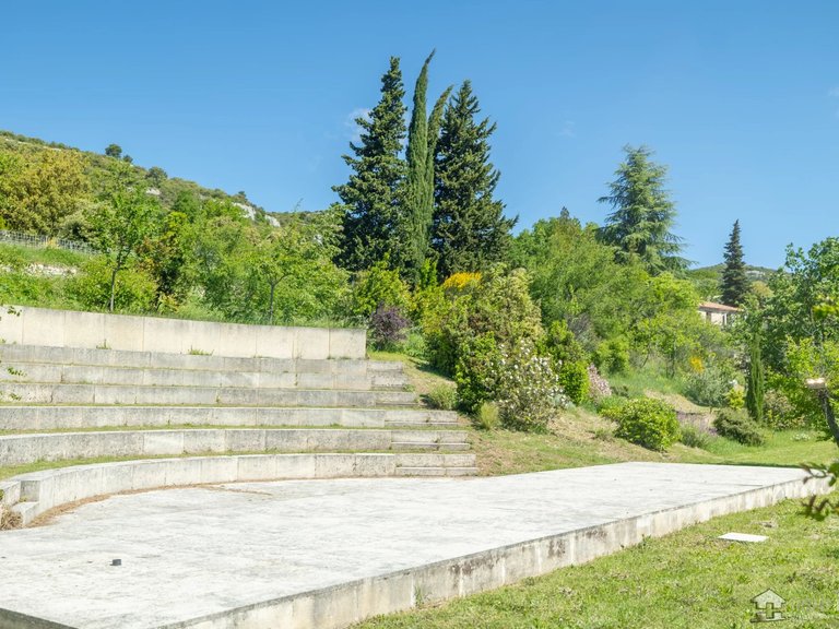 Villa for Sale in Murs, The Luberon / Vaucluse 7