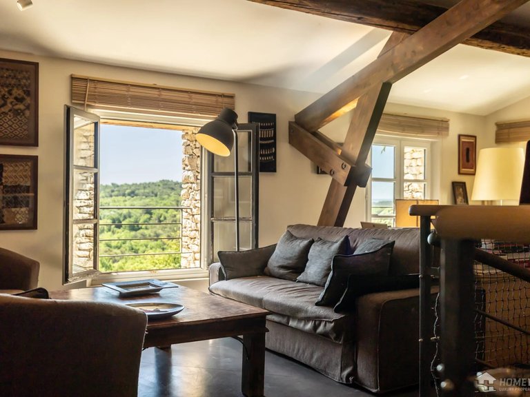 Villa for Sale in Murs, The Luberon / Vaucluse 10