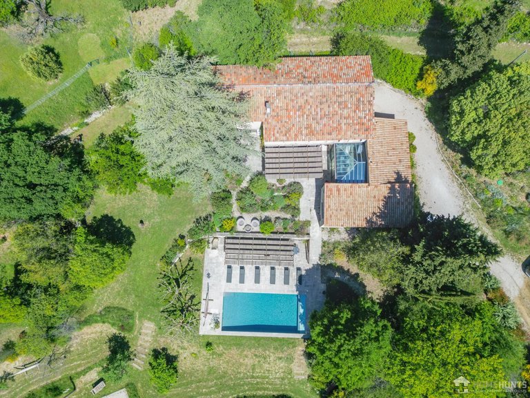 Villa for Sale in Murs, The Luberon / Vaucluse 15