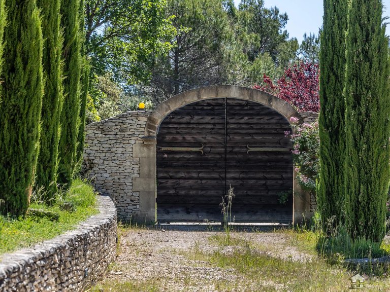 Villa for Sale in Murs, The Luberon / Vaucluse 16