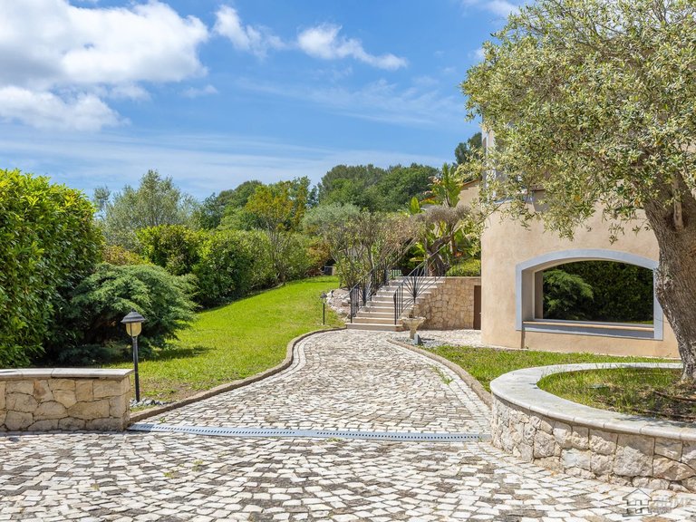 Villa for Sale in Opio, Mougins, Valbonne, Grasse Area 12