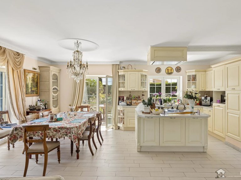 Villa for Sale in St Paul, Vence, St. Paul Area 4