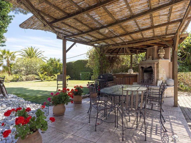 Villa for Sale in St Paul, Vence, St. Paul Area 9