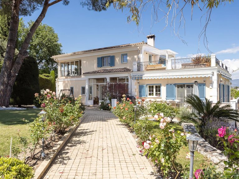 Villa for Sale in St Paul, Vence, St. Paul Area 10