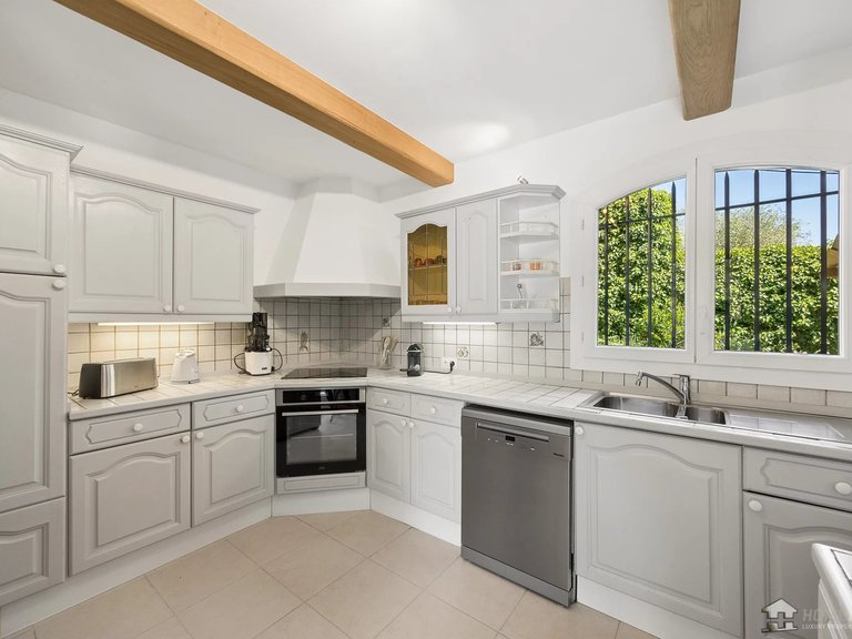 Villa for Sale in Tourrettes Sur Loup, Vence, St. Paul Area 7