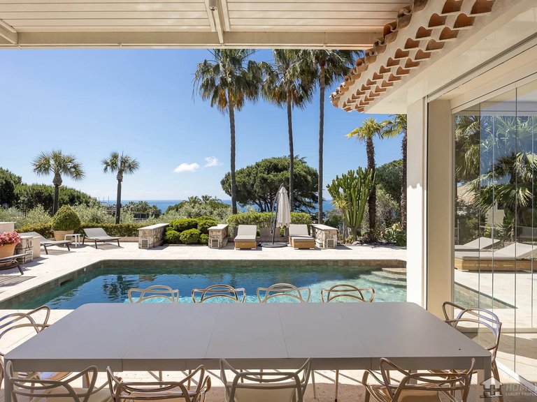 Villa for Sale in Cannes, Cannes Area 2
