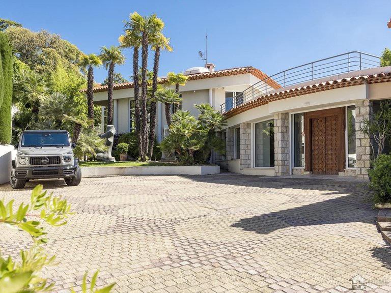 Villa for Sale in Cannes, Cannes Area 3