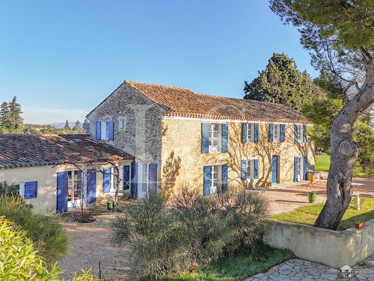 Villa for Sale in Violes, Avignon And North Provence 2