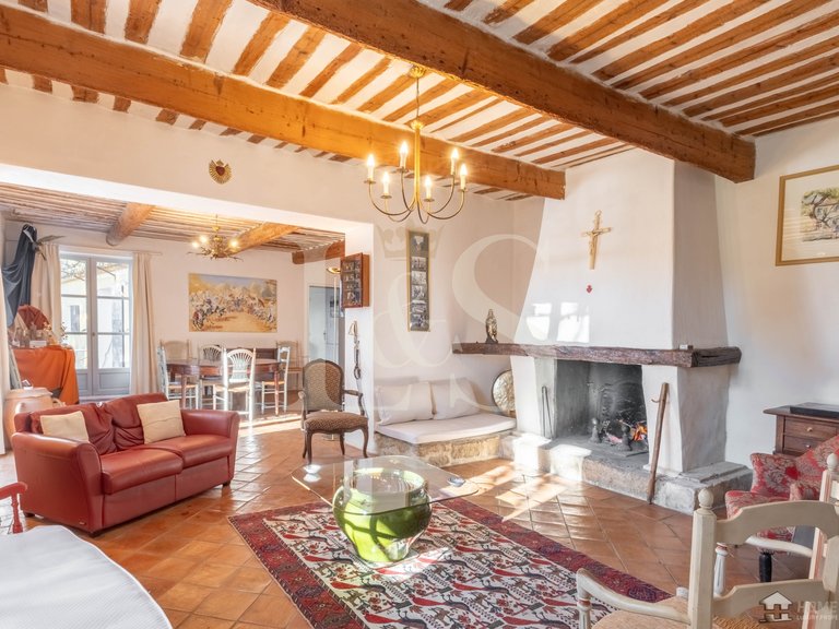 Villa for Sale in Violes, Avignon And North Provence 3