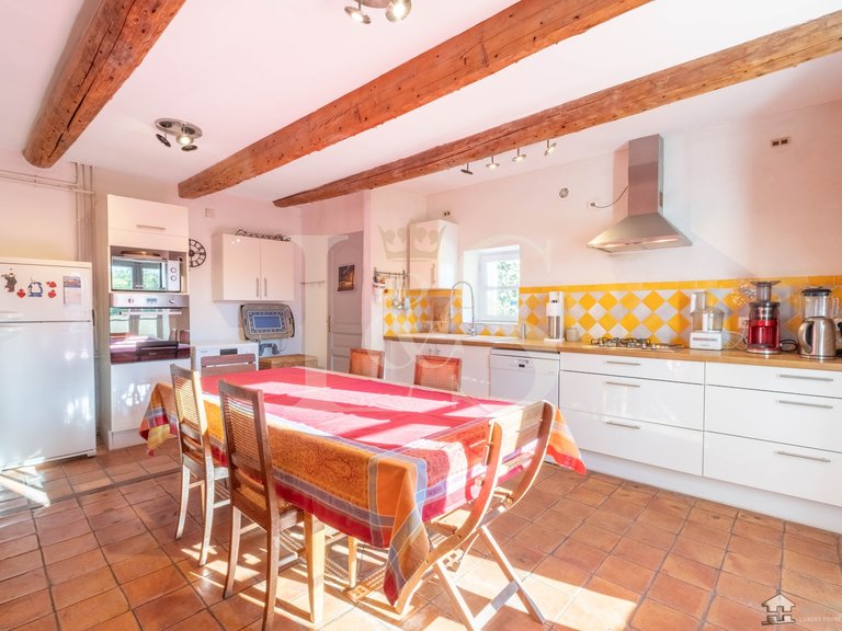 Villa for Sale in Violes, Avignon And North Provence 5