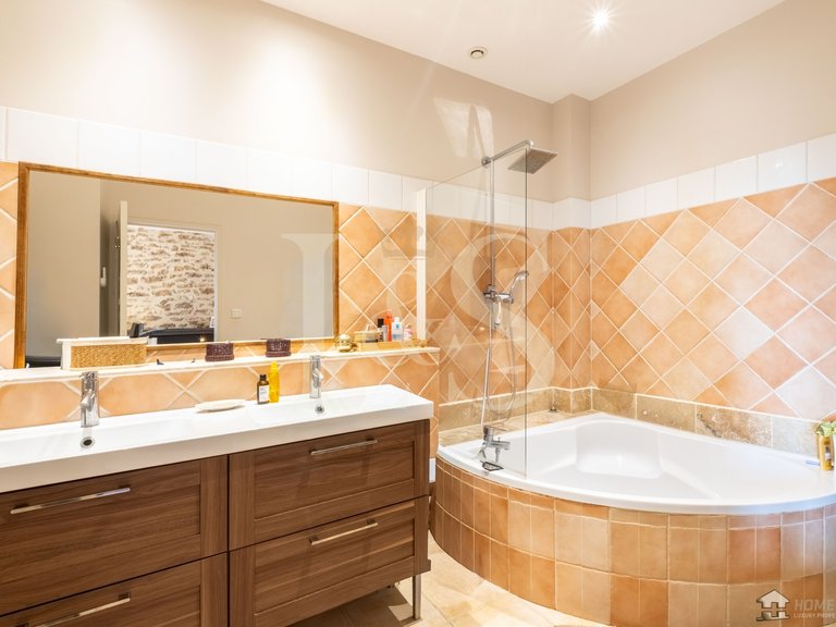 Villa for Sale in Grignan, Avignon And North Provence 13