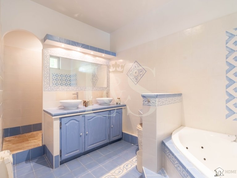 Villa for Sale in Avignon, Avignon And North Provence 11