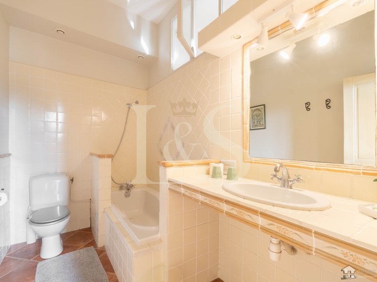 Villa for Sale in Avignon, Avignon And North Provence 14