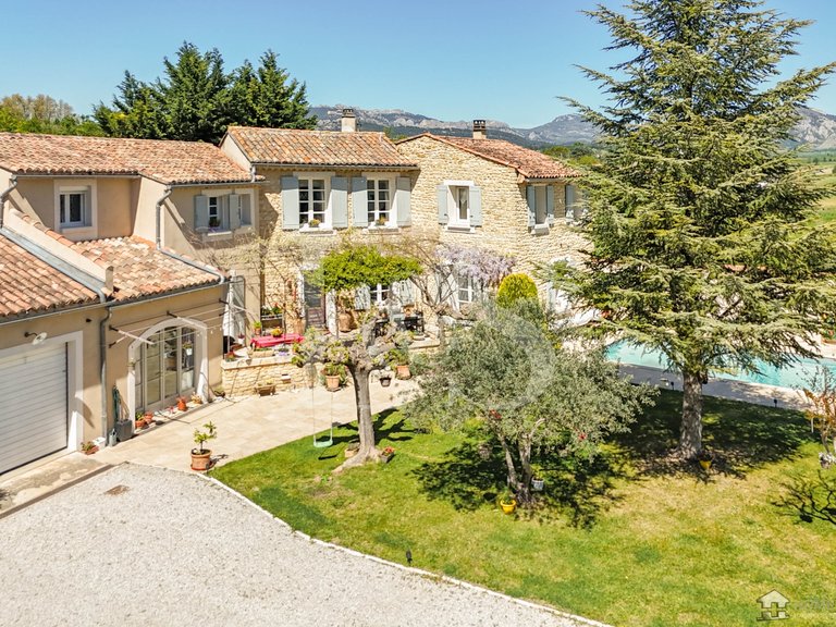 Villa for Sale in Aubignan, Avignon And North Provence 1