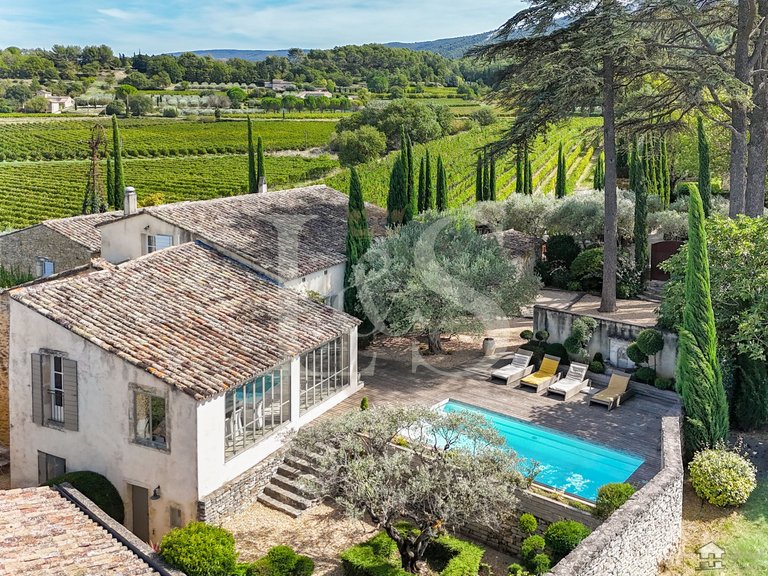 Villa for Sale in Oppede, The Luberon / Vaucluse 1
