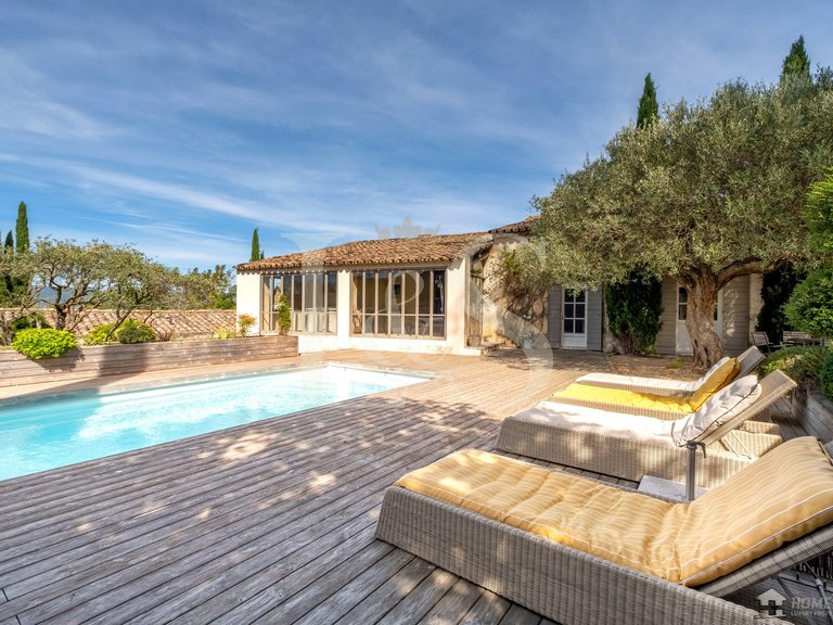 Villa for Sale in Oppede, The Luberon / Vaucluse 3