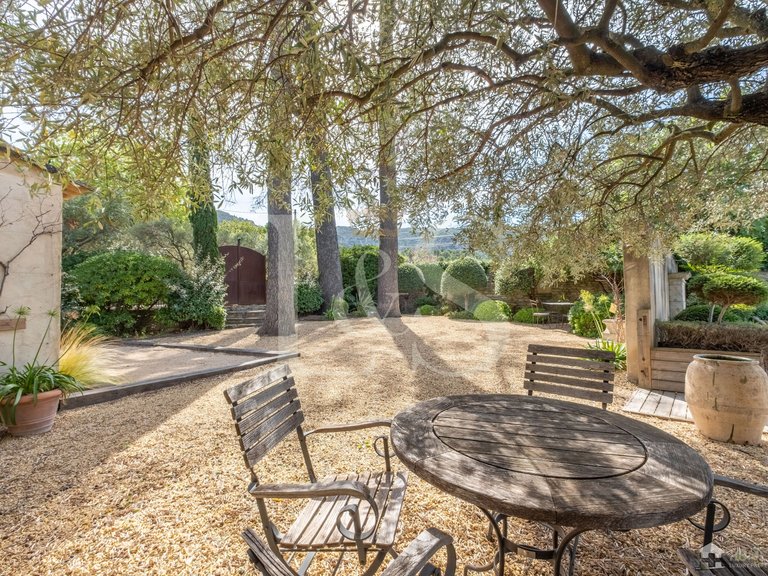 Villa for Sale in Oppede, The Luberon / Vaucluse 6