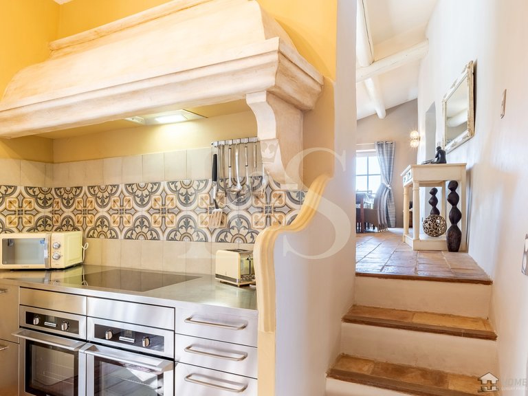 Villa for Sale in Oppede, The Luberon / Vaucluse 12