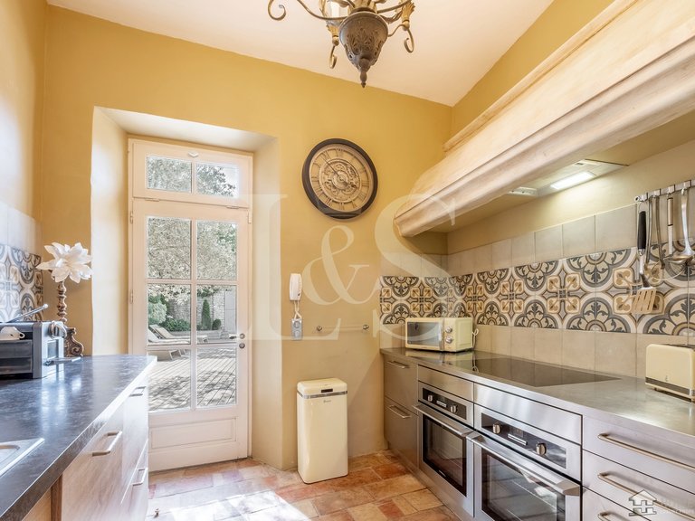 Villa for Sale in Oppede, The Luberon / Vaucluse 13