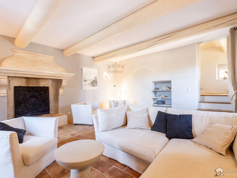 Villa for Sale in Oppede, The Luberon / Vaucluse 15
