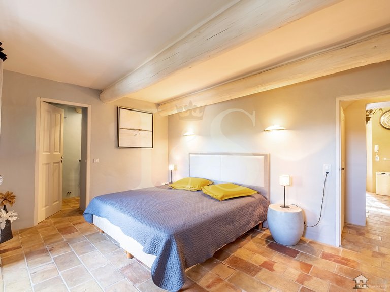 Villa for Sale in Oppede, The Luberon / Vaucluse 17