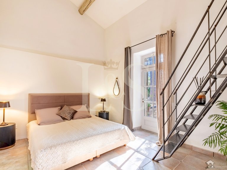 Villa for Sale in Oppede, The Luberon / Vaucluse 18